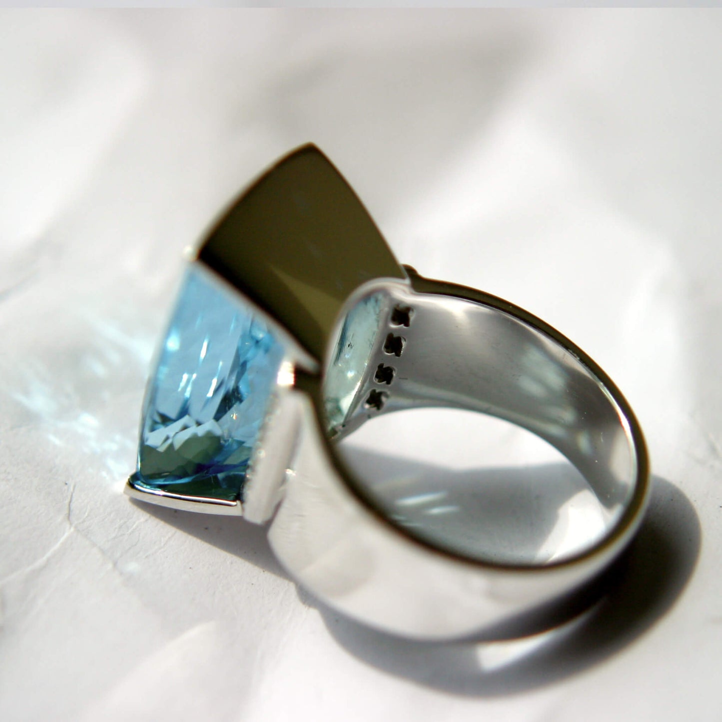 Solitaire Aquamarine with Diamond Pavé