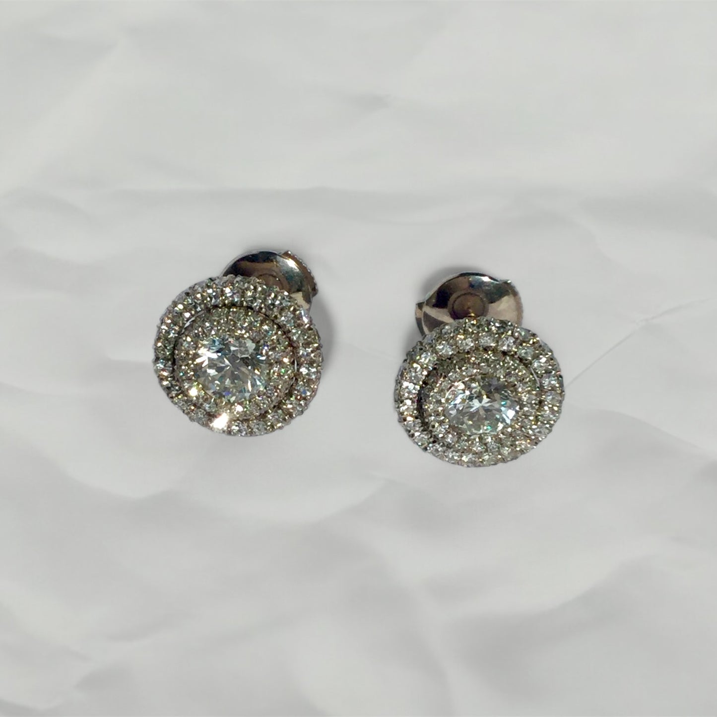 Round Diamond Stud Earrings