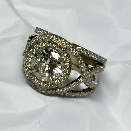 Brilliant-Cut Diamond Ring with Interwoven Castle Pavé Bands