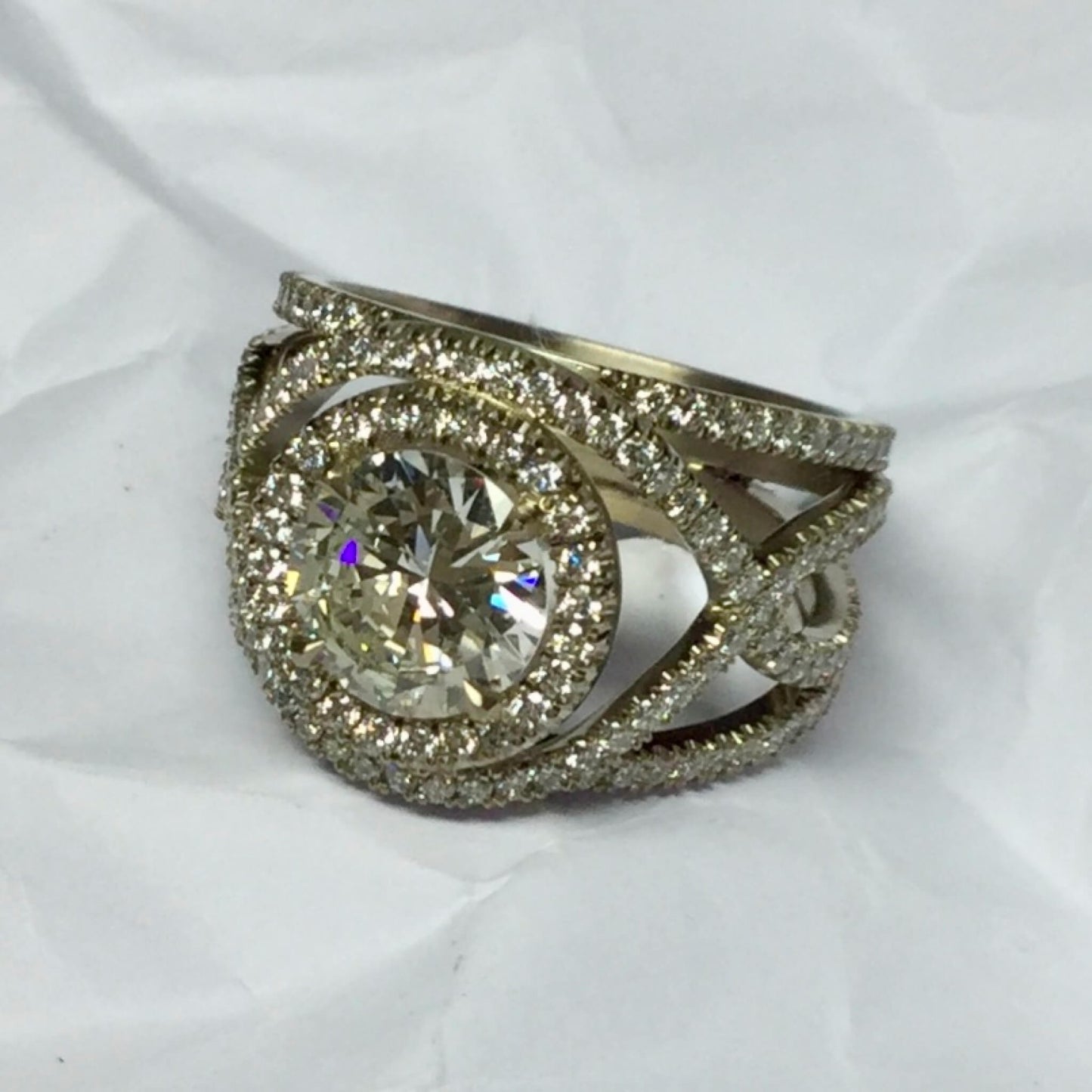 Brilliant-Cut Diamond Ring with Interwoven Castle Pavé Bands