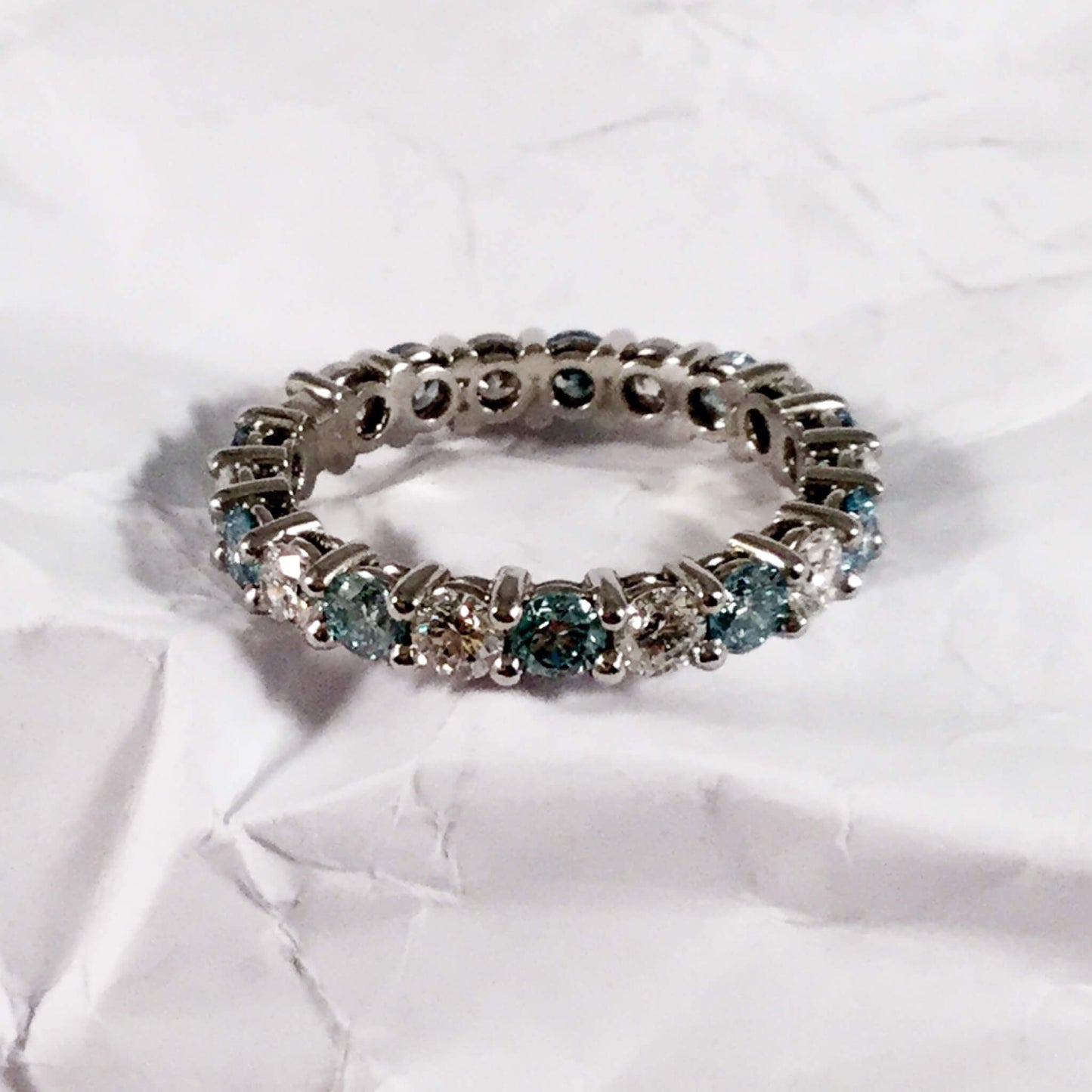 Alliance Ring with Two-Tone Colored Brilliant-Cut Diamonds in Prong Setting