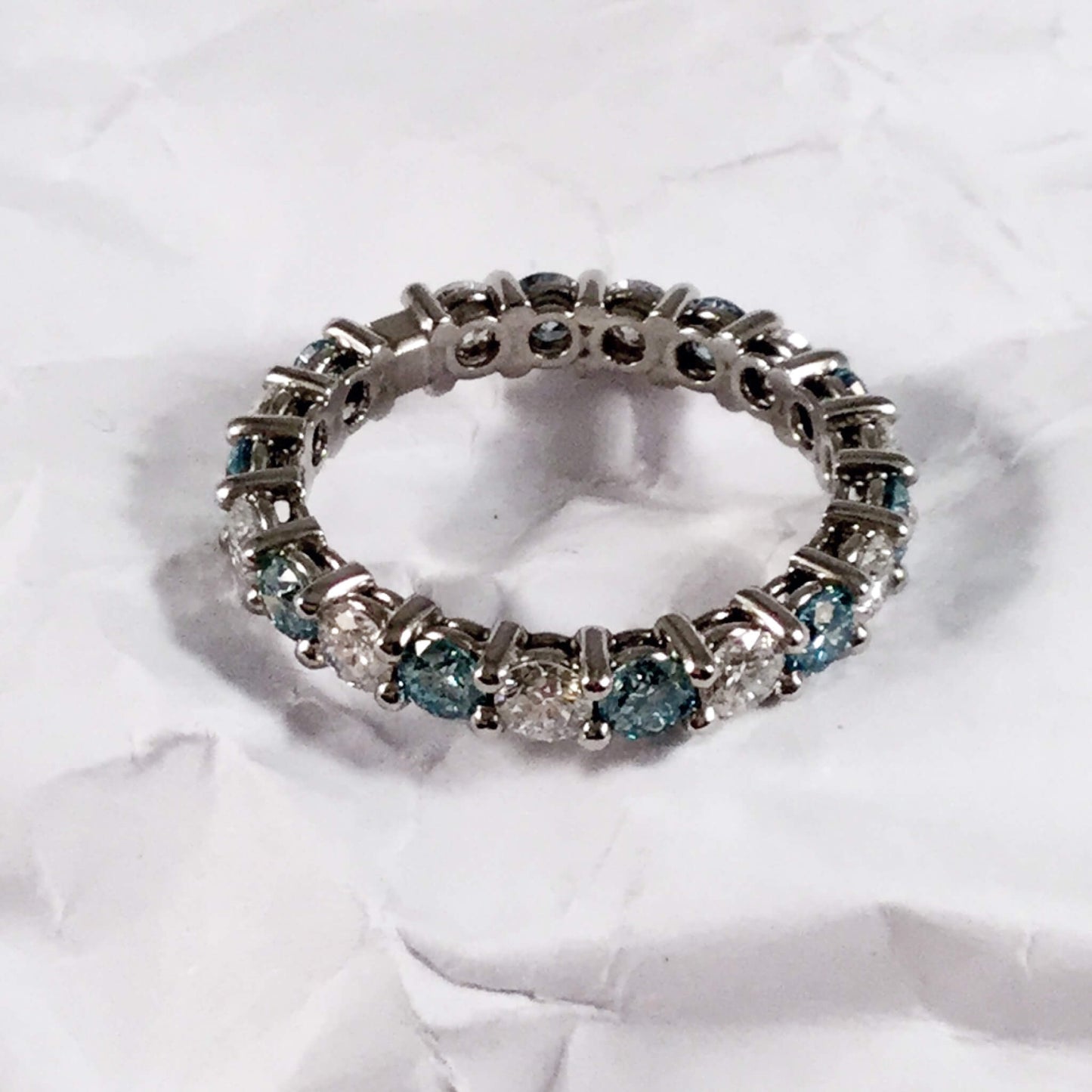 Alliance Ring with Two-Tone Colored Brilliant-Cut Diamonds in Prong Setting