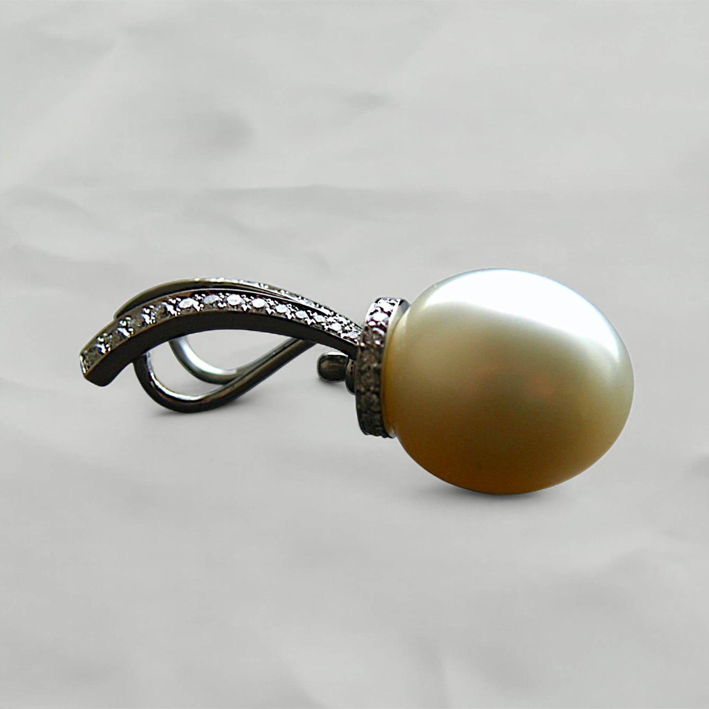South Sea Pearl Pendant with Pavé Brilliant-Cut Diamonds