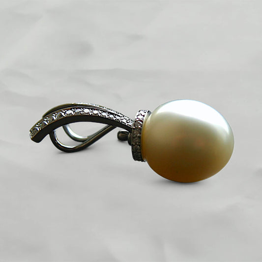 South Sea Pearl Pendant with Pavé Brilliant-Cut Diamonds